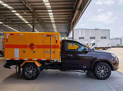 喀喇沁爆破器材运输车