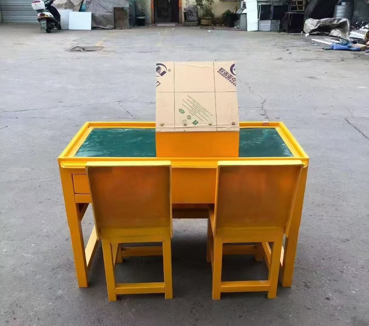 喀喇沁防静电导通桌井下煤矿火工品发放桌：危险品流转的安全守护者